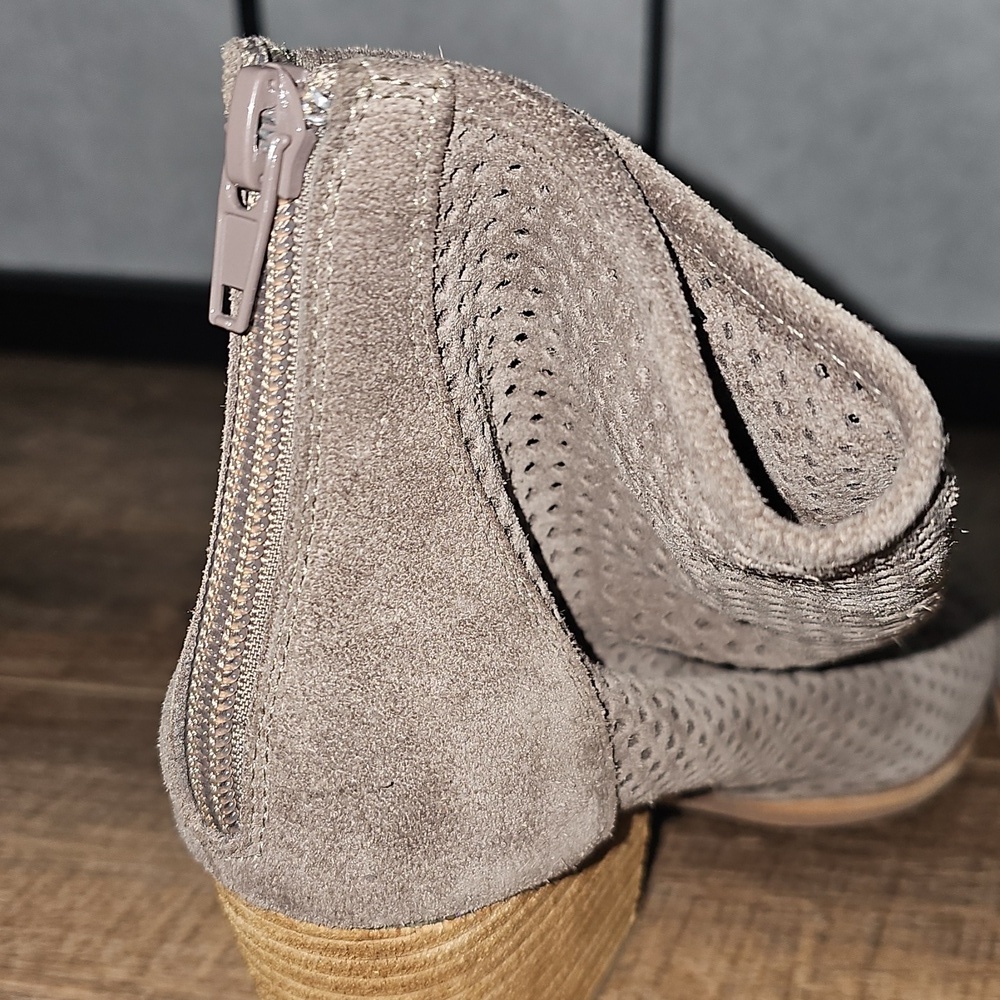 Jeffrey Campbell Perforated Taupe Ankle Boots Size 6 - Picture 6 of 10